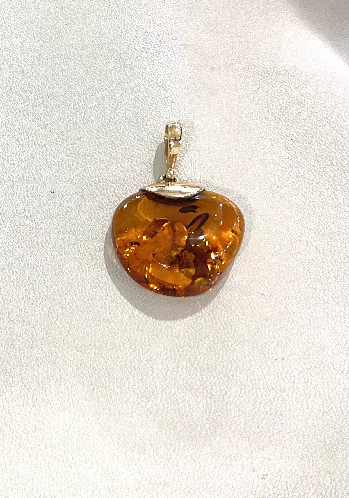 9ct Yellow Gold Pebble Shape Amber Pendant - Aurum Jewels