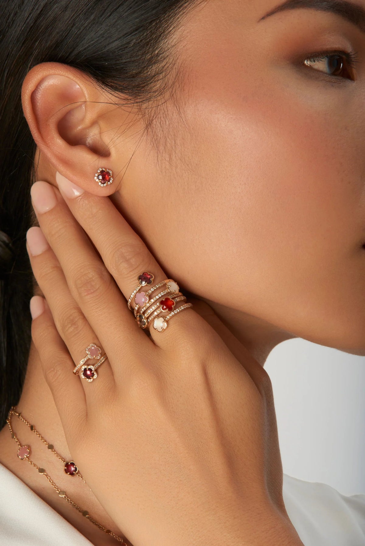 Figlia Dei Fiori Stud Earrings in 18k Rose Gold with Red Garnet and White Diamonds. - Aurum Jewels