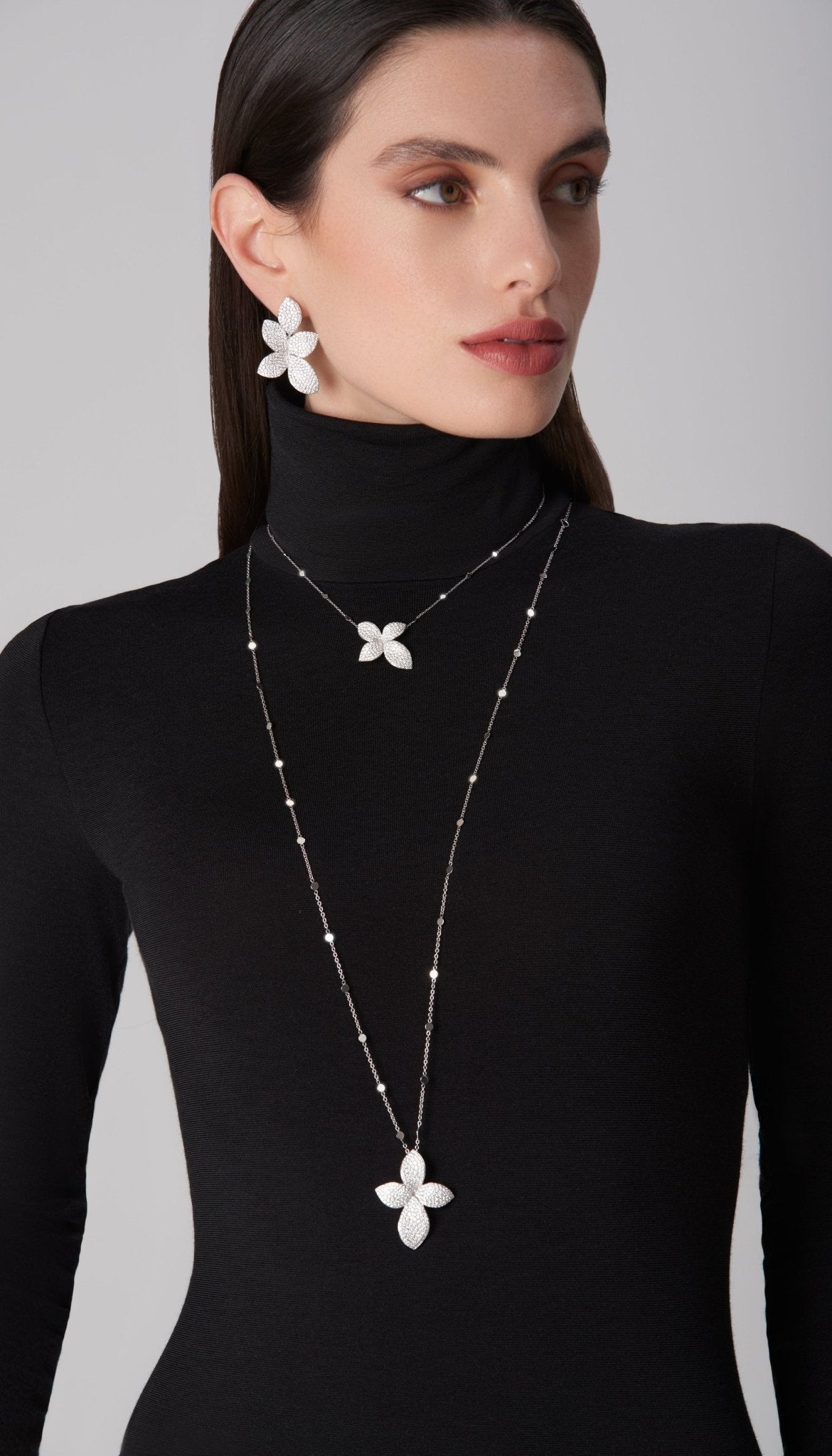 Giardino Segreti Small Flower Necklace in 18k White Gold with White Diamonds. - Aurum Jewels