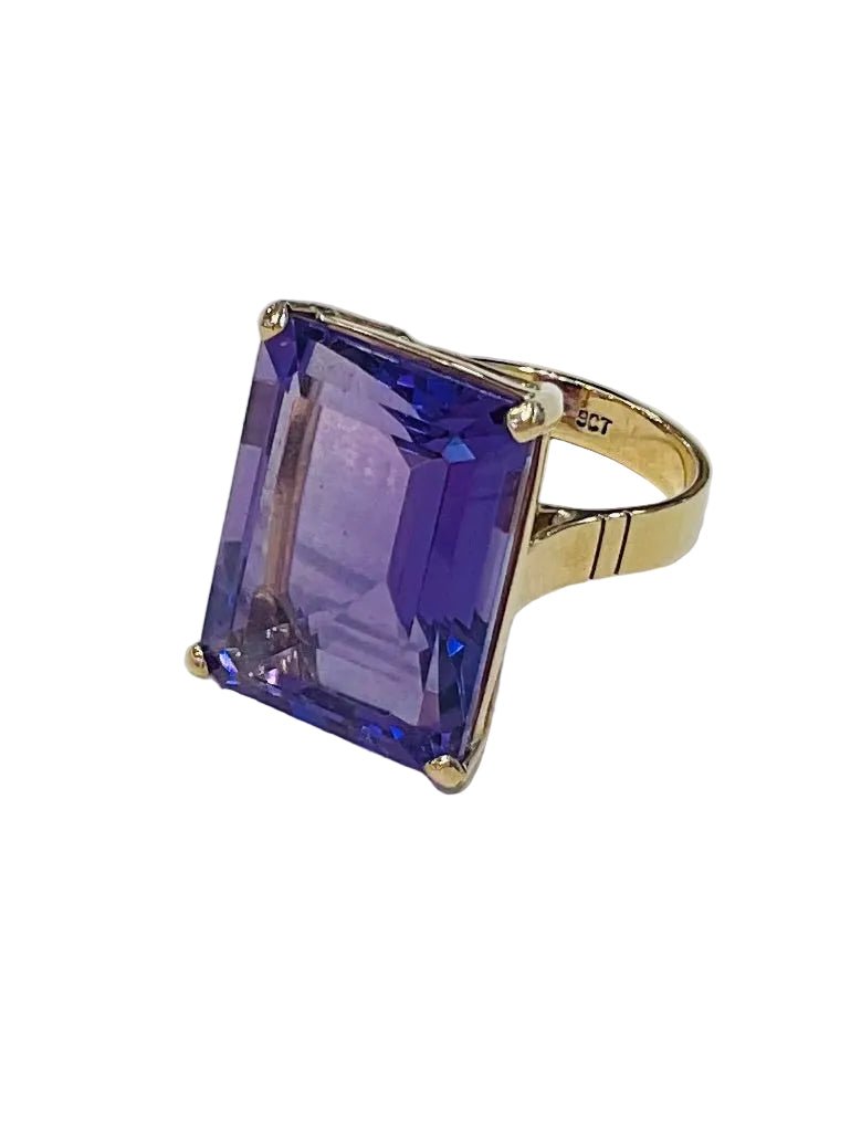 9ct Yellow Gold 15x20mm Rectangular Amethyst Cocktail Ring - Aurum Jewels