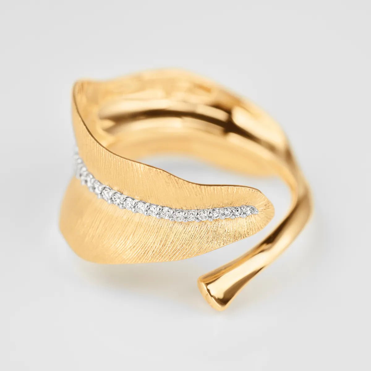 Ole Lynggaard Leaves Ring with Diamonds - Aurum Jewels
