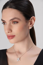 Petit Garden Necklace in 18k White Gold with Diamonds, Medium Flower. - Aurum Jewels